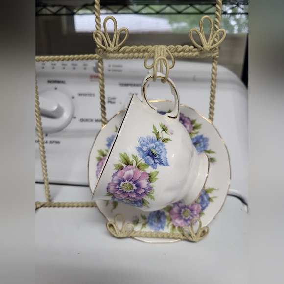 Elegant Cream Teacup Display - Picture 3 of 3